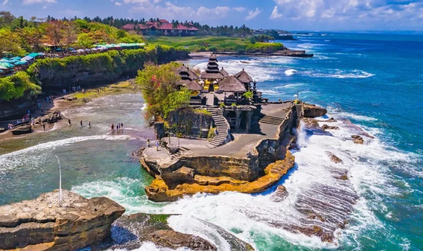 Explore the Spiritual Wonders of Tanah Lot Bali Temple